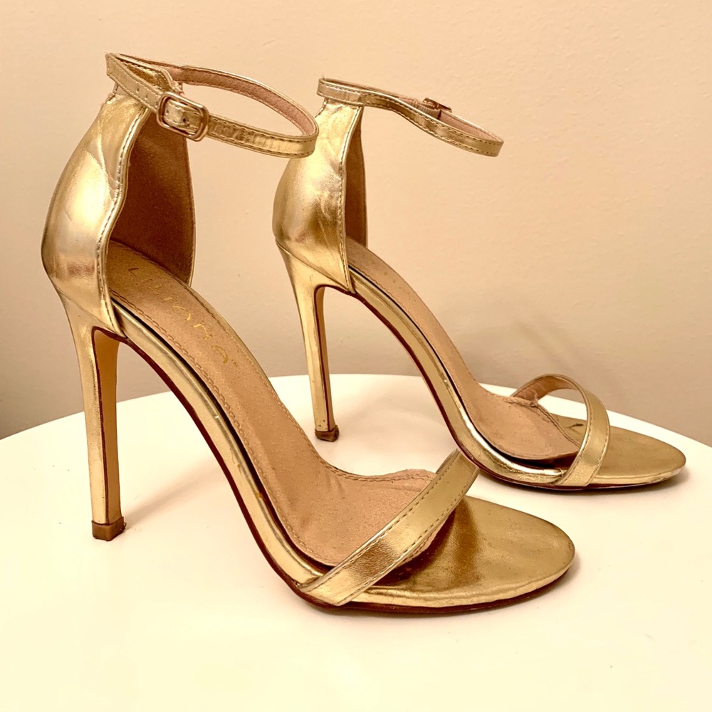 Golden color very chic Sitiletto